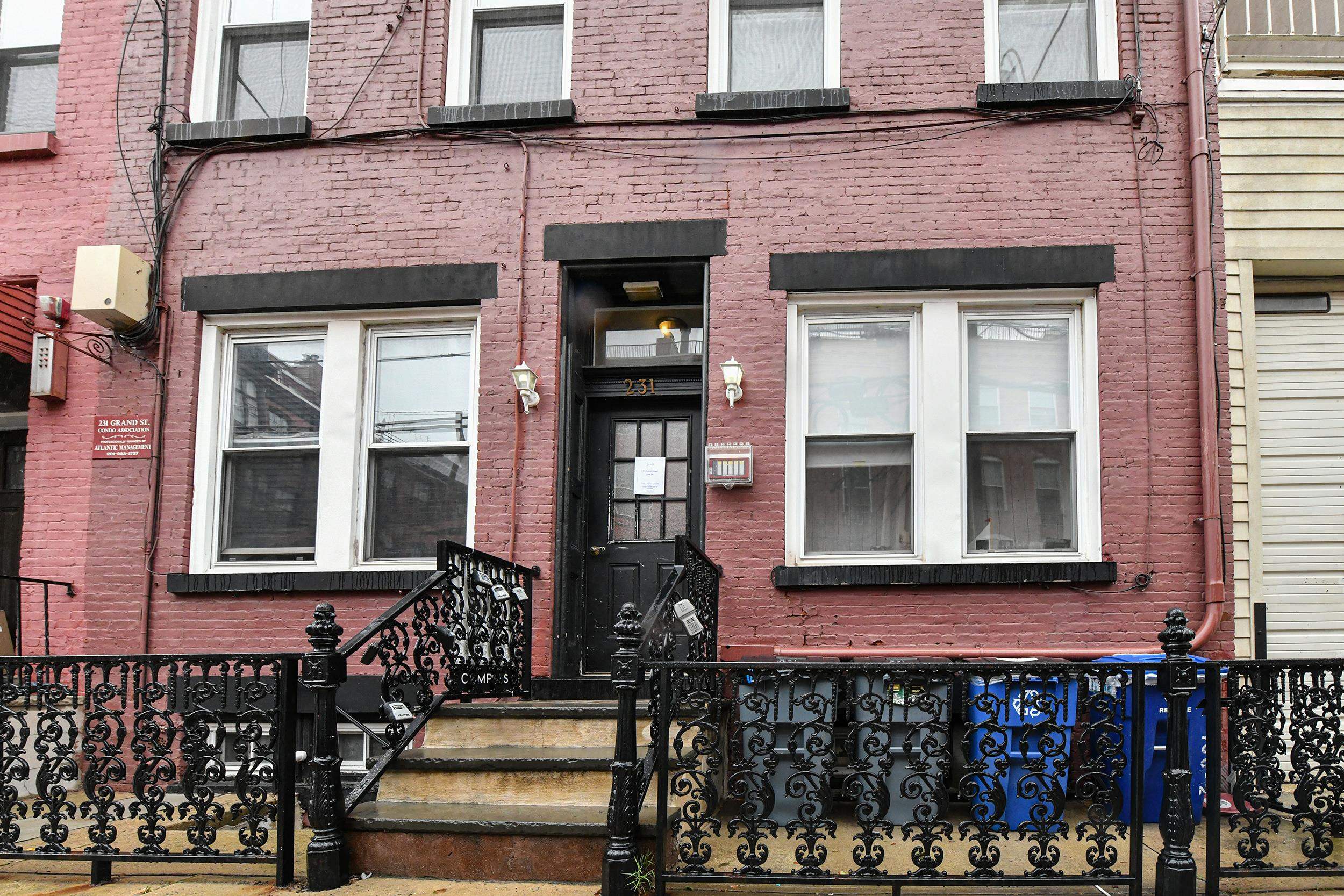 231 Grand St 4l Property Photo 15