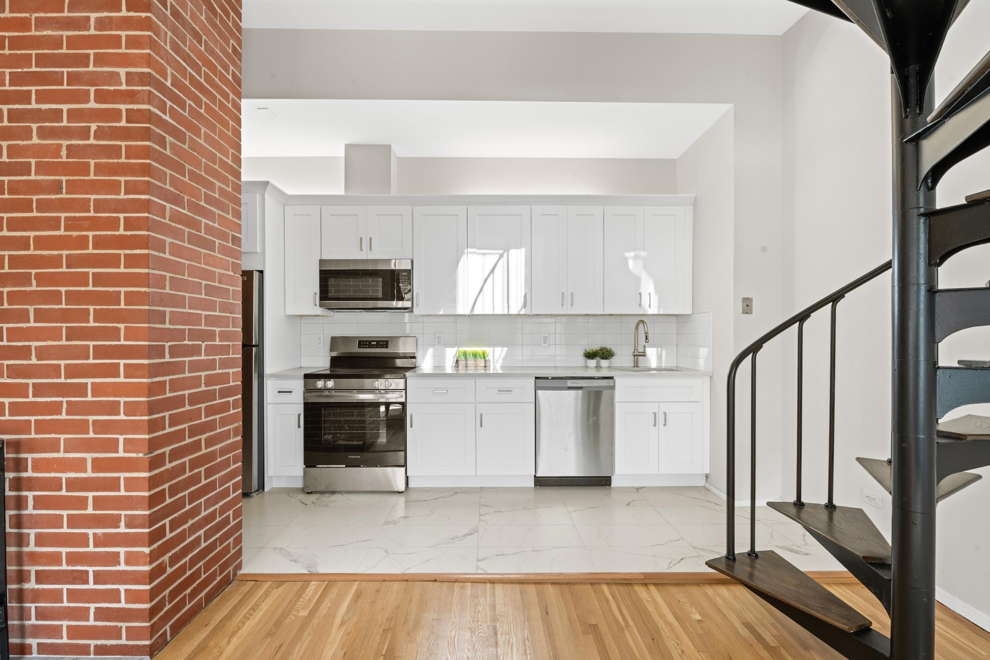 222 Grand St 4k Property Photo 14