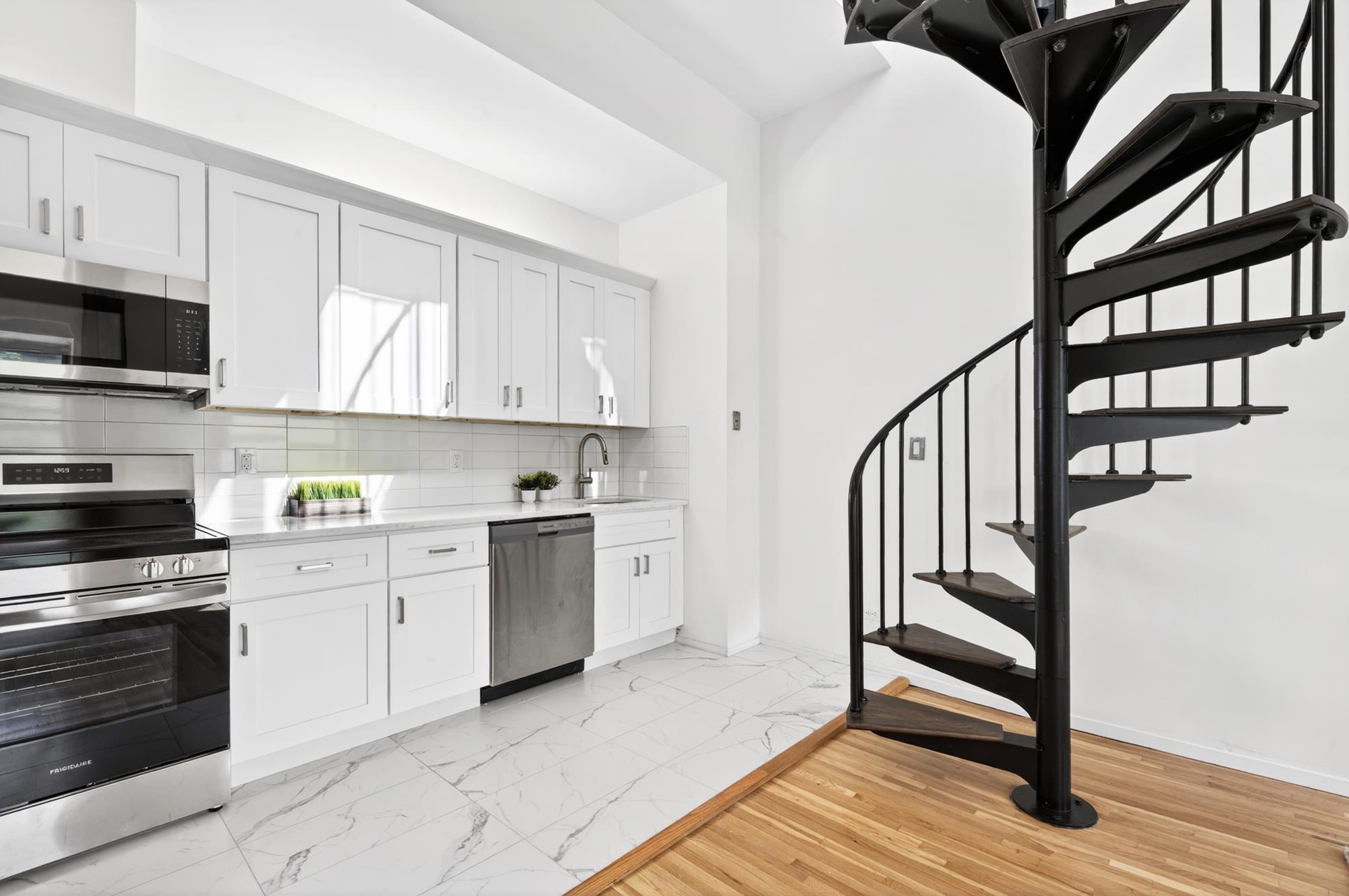 222 Grand St 4k Property Photo 15