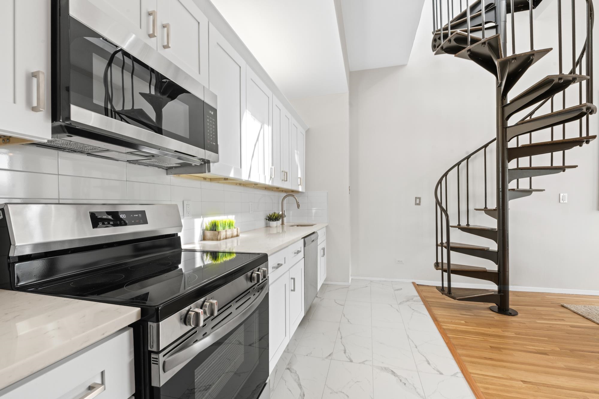 222 Grand St 4k Property Photo 16