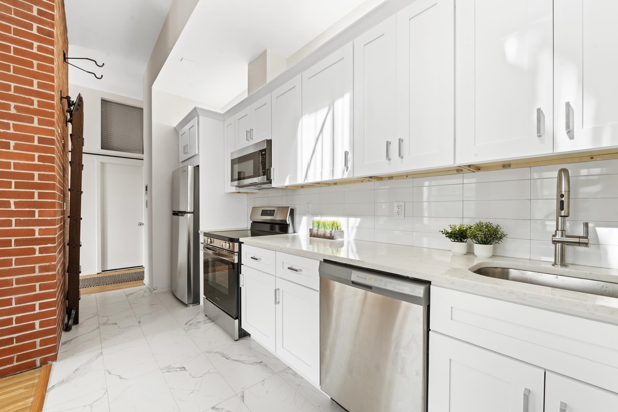 222 Grand St 4k Property Photo 17