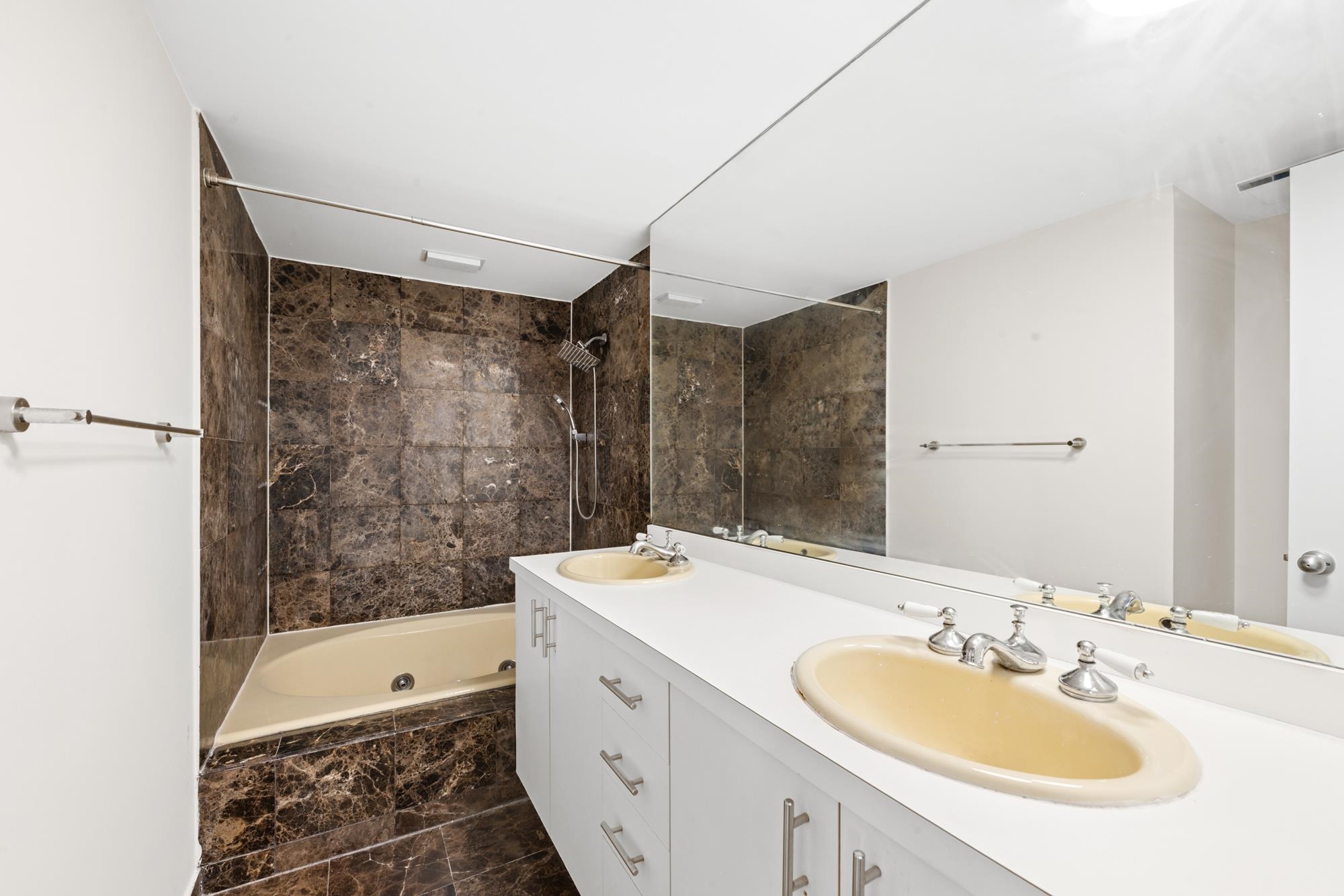 222 Grand St 4k Property Photo 22