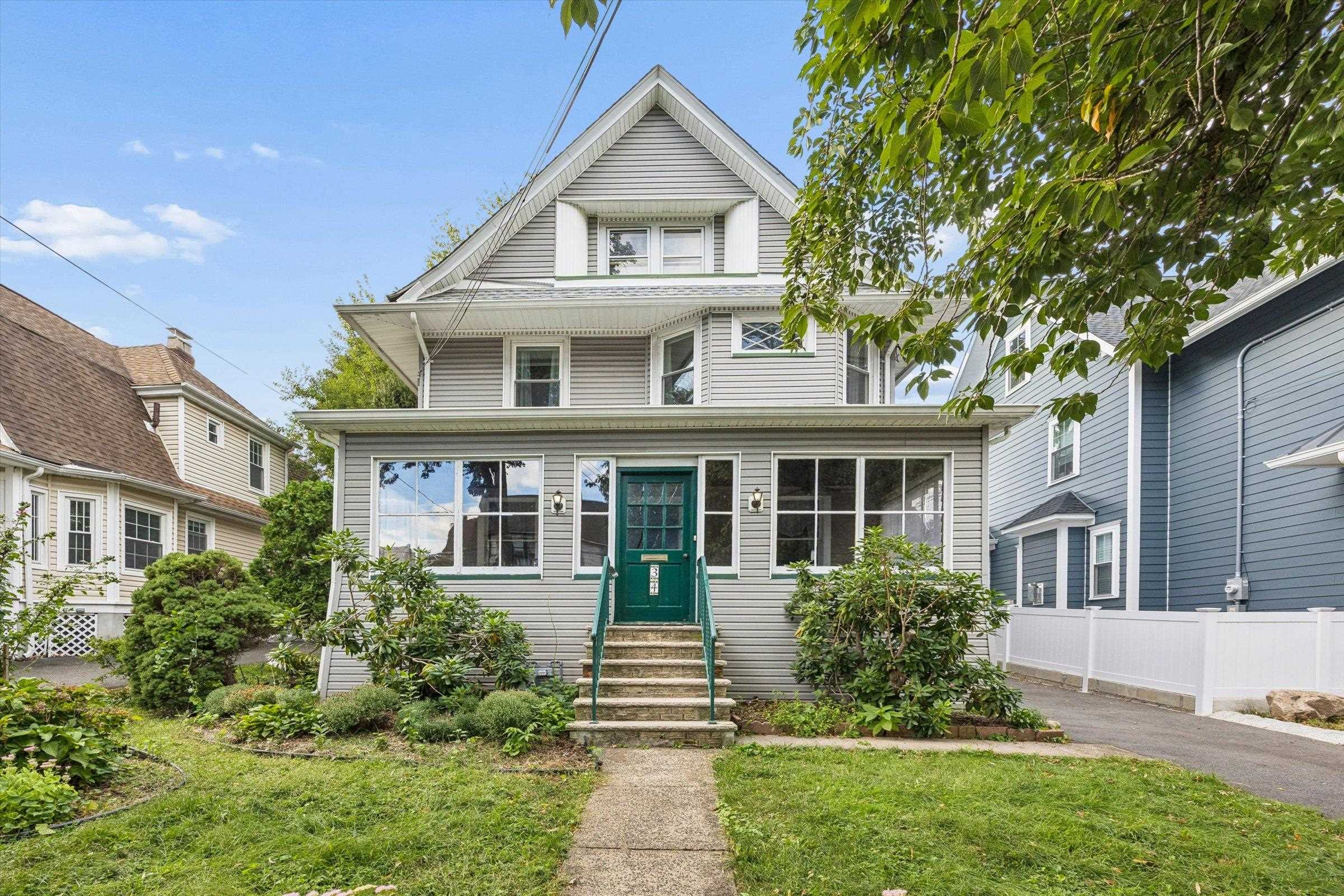 34 HASBROUCK PL Property Photo 1