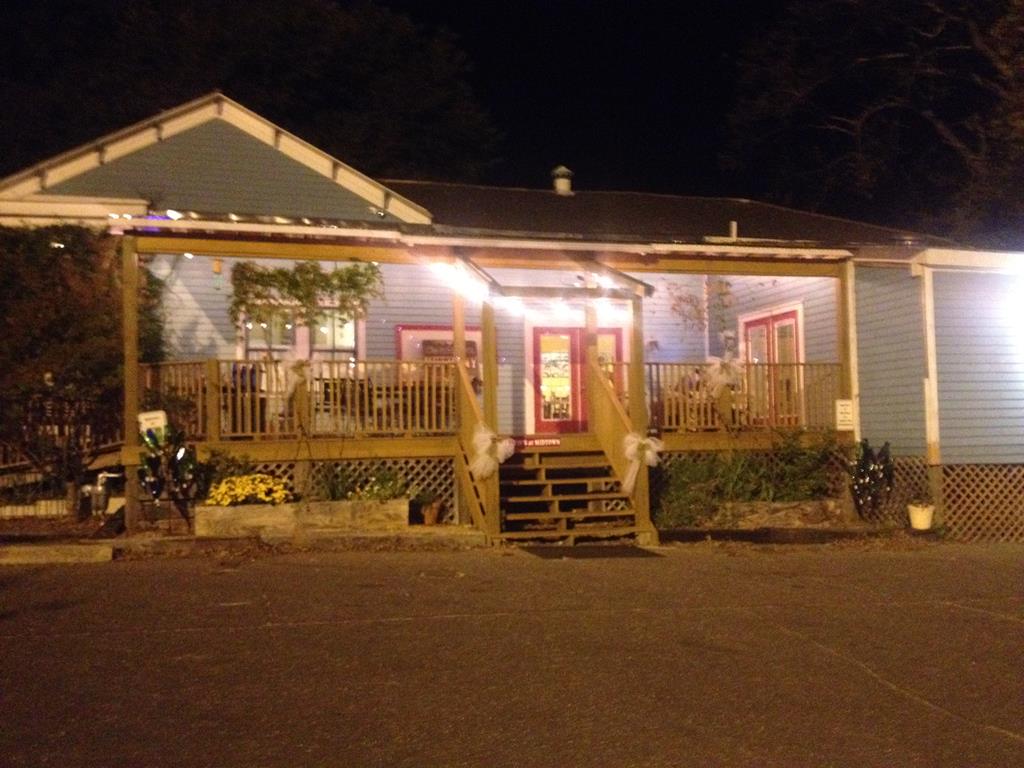1101 Belmont St Property Photo 32