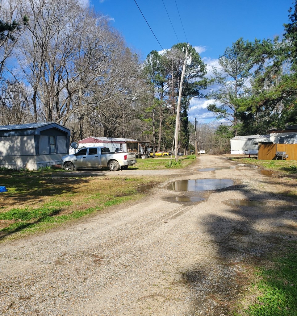 2800 Freetown Property Photo 4