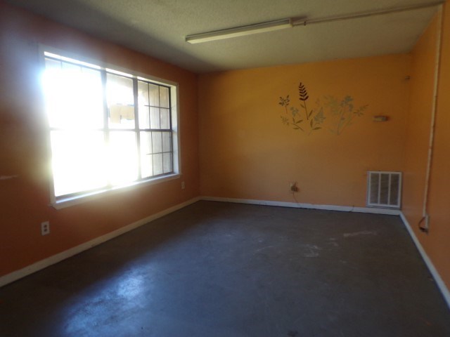 1060 Holt Dr Property Photo 8