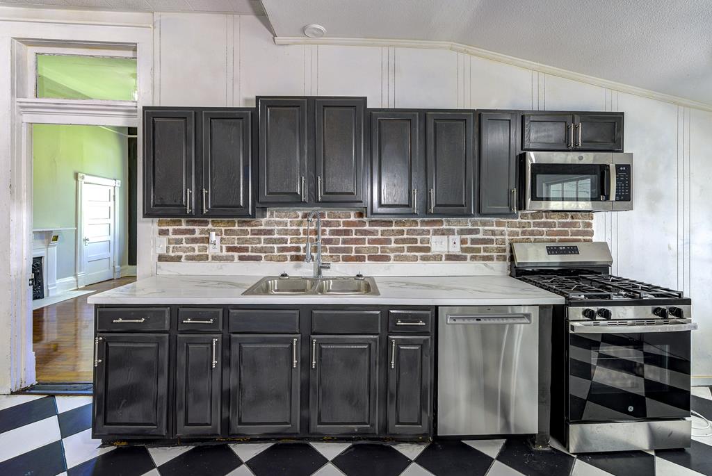 1010 Church Property Photo 25