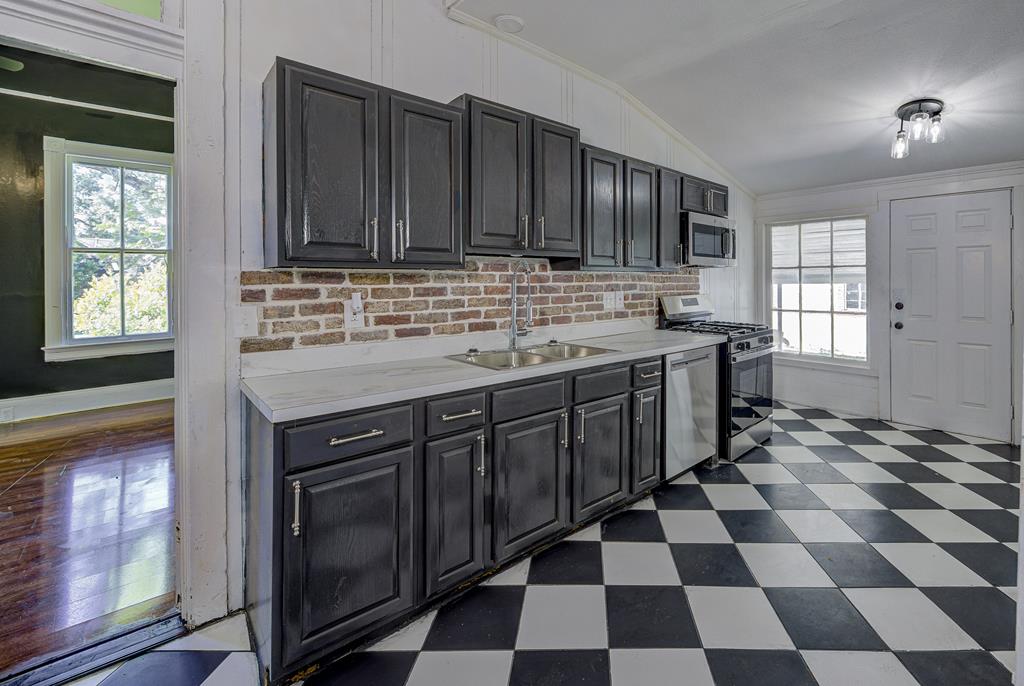 1010 Church Property Photo 27