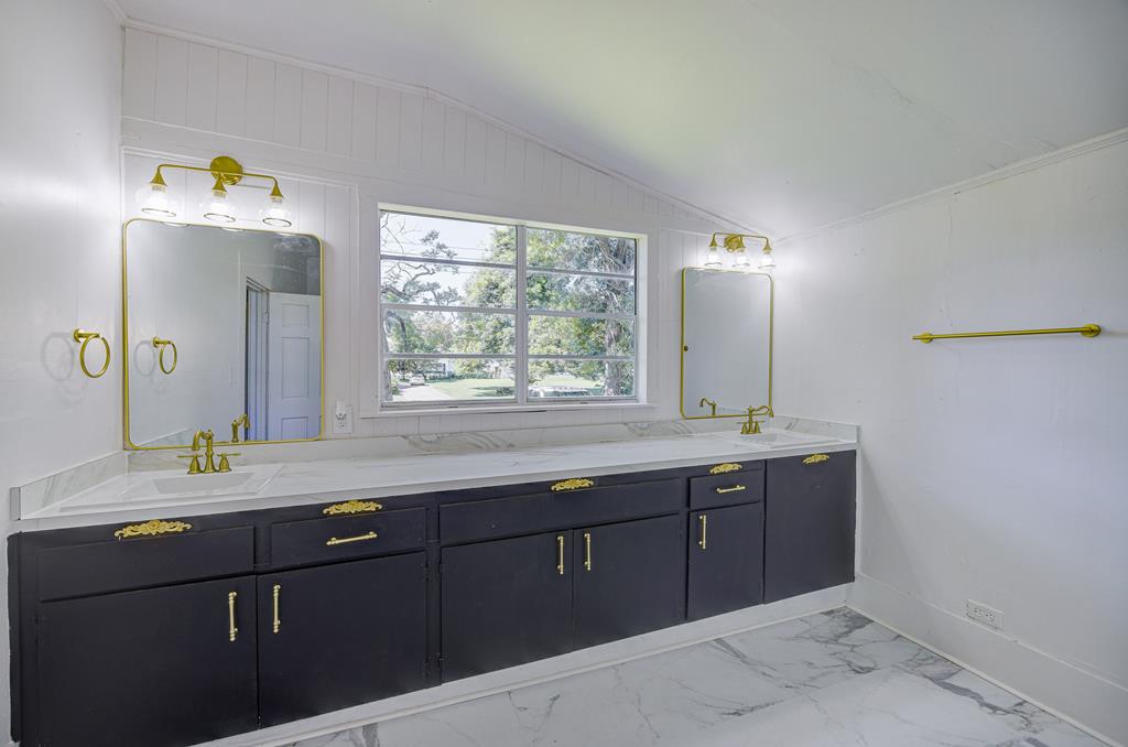 1010 Church Property Photo 31