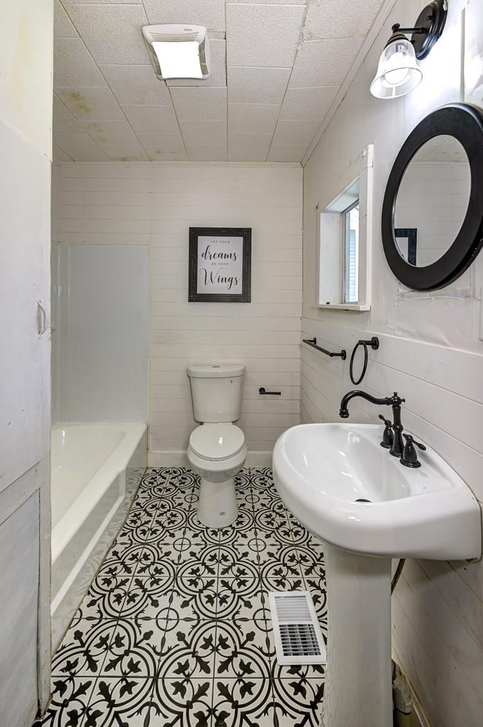 1010 Church Property Photo 43