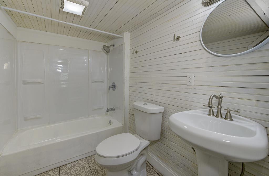 1010 Church Property Photo 52