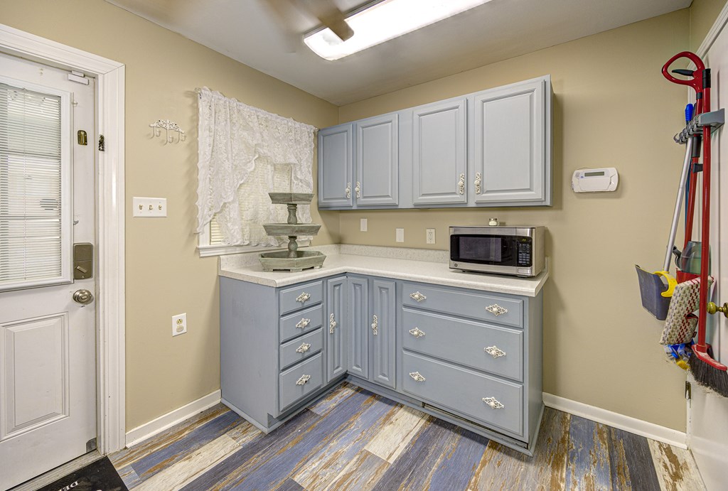 1819 Eisenhower Property Photo 2