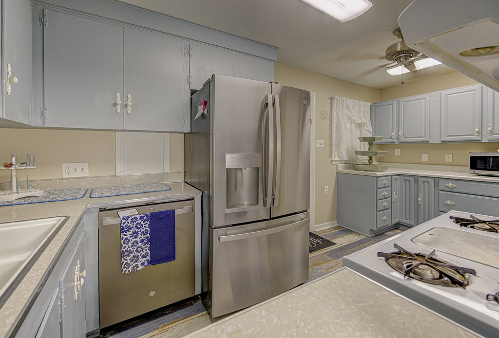 1819 Eisenhower Property Photo 4