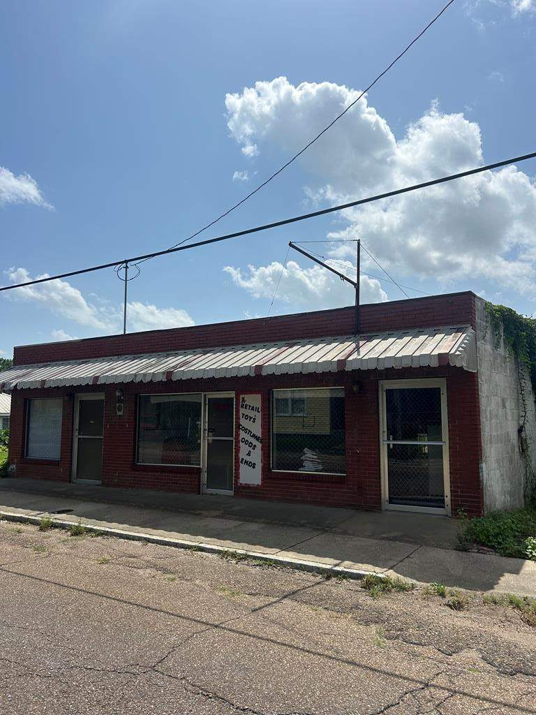 2424 Washington St. Property Photo 1