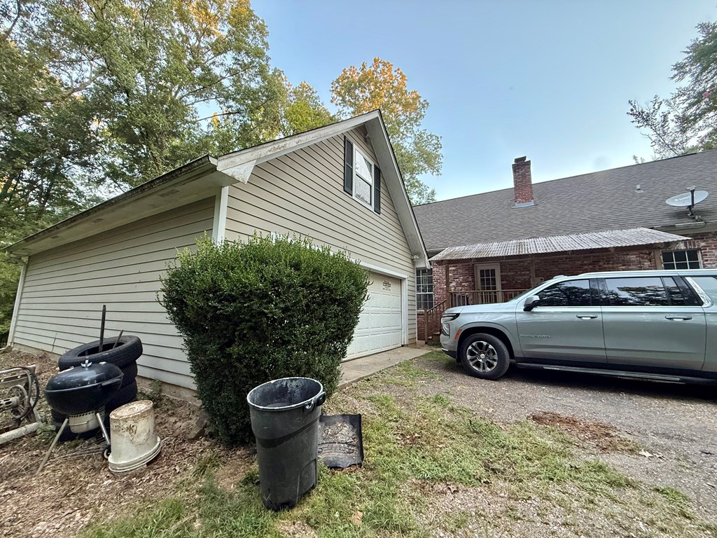 825 Mallet Property Photo 4