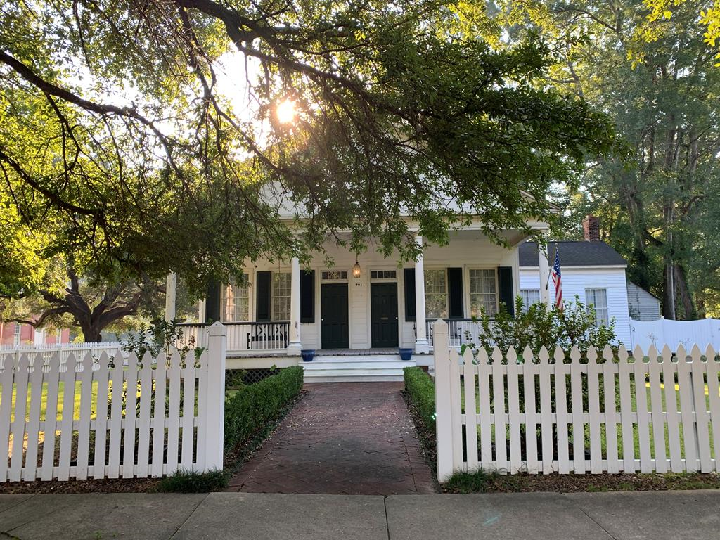 701 Church St Property Photo 1