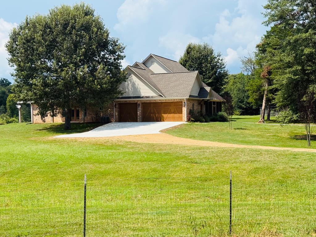 1832 Paul Barrett Drive Property Photo 3