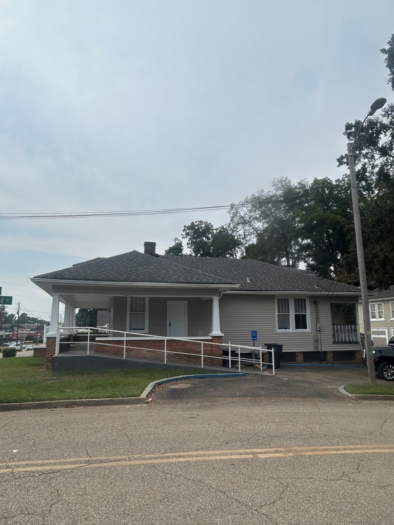 2709 Clay St. Property Photo 3