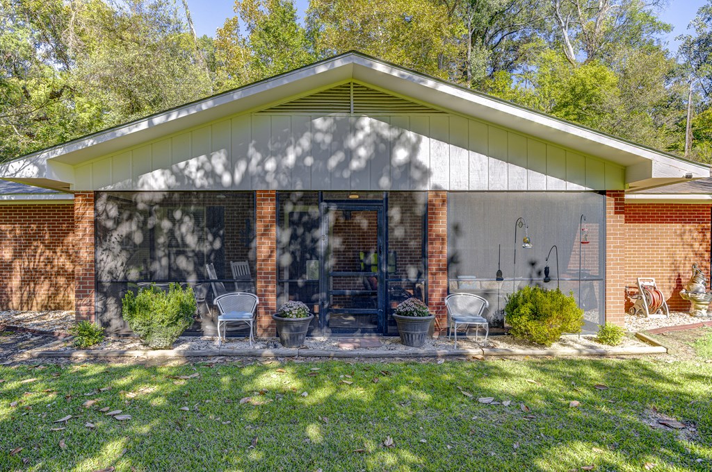 300 Wells Property Photo 2