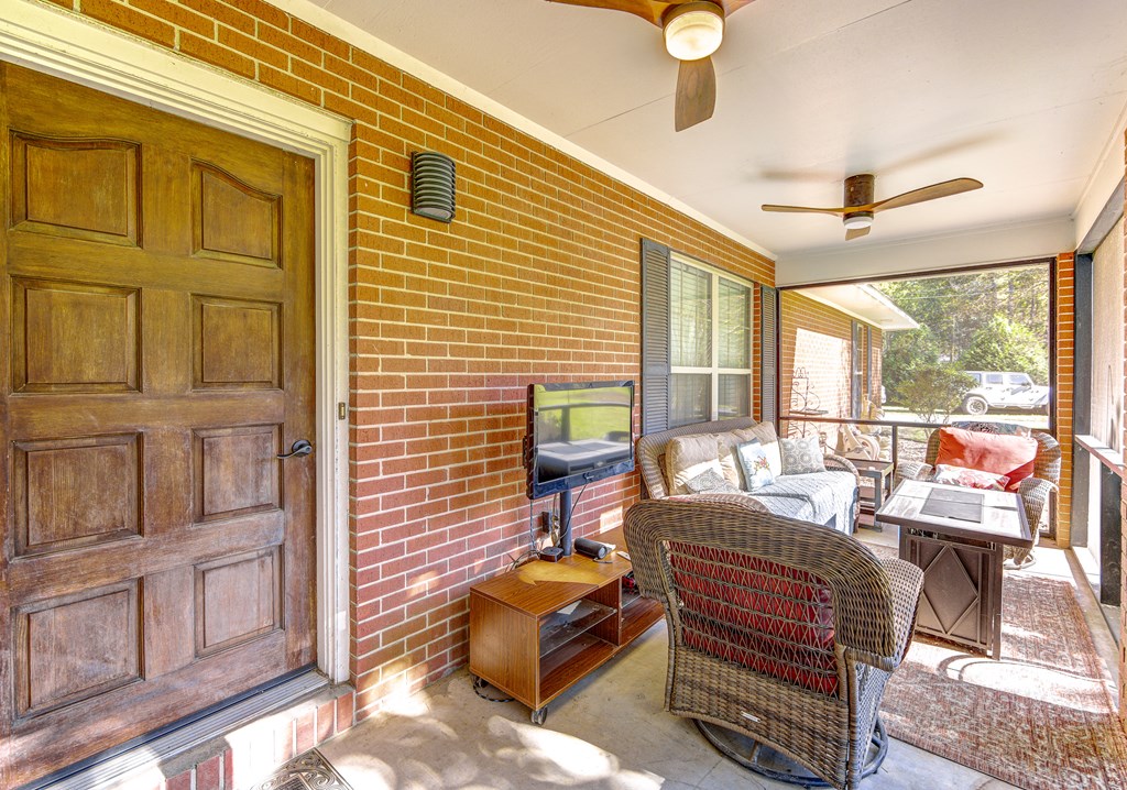 300 Wells Property Photo 6