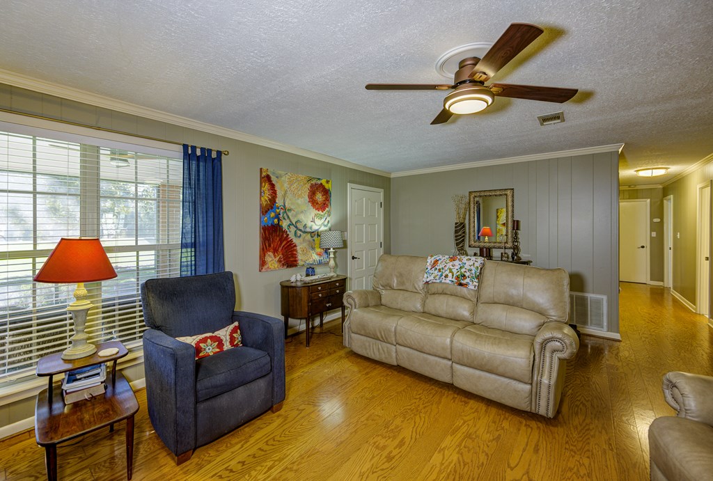 300 Wells Property Photo 11