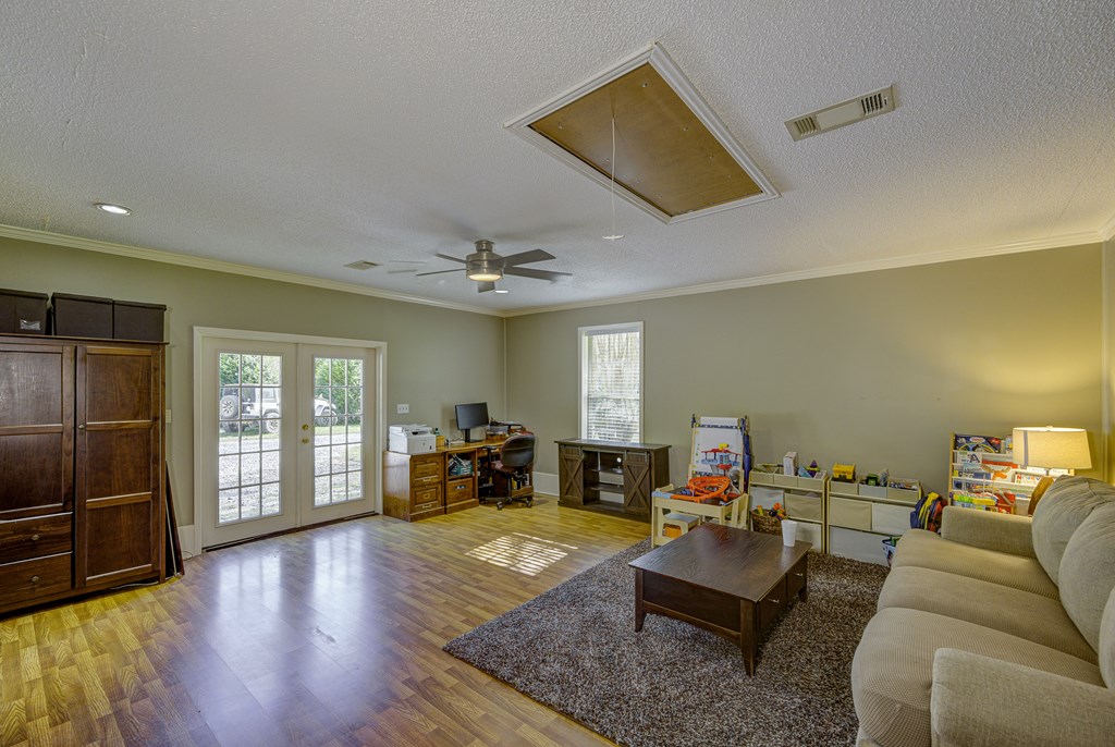 300 Wells Property Photo 12