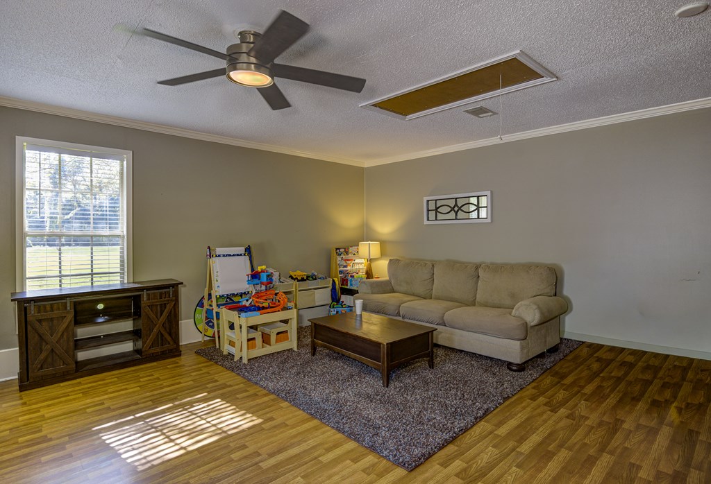 300 Wells Property Photo 13