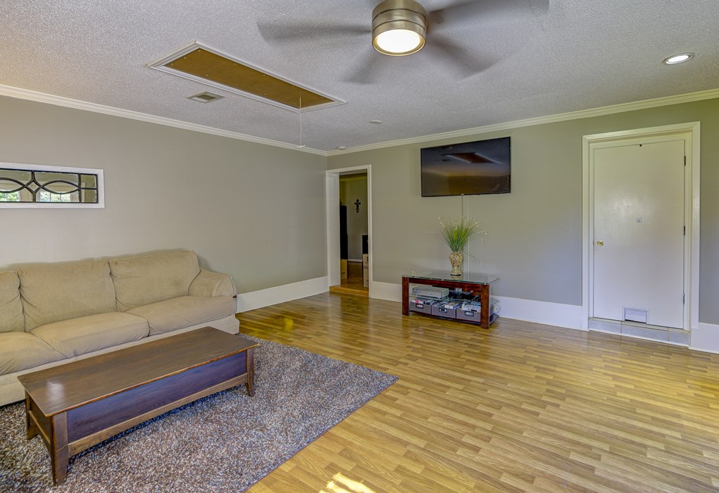 300 Wells Property Photo 14