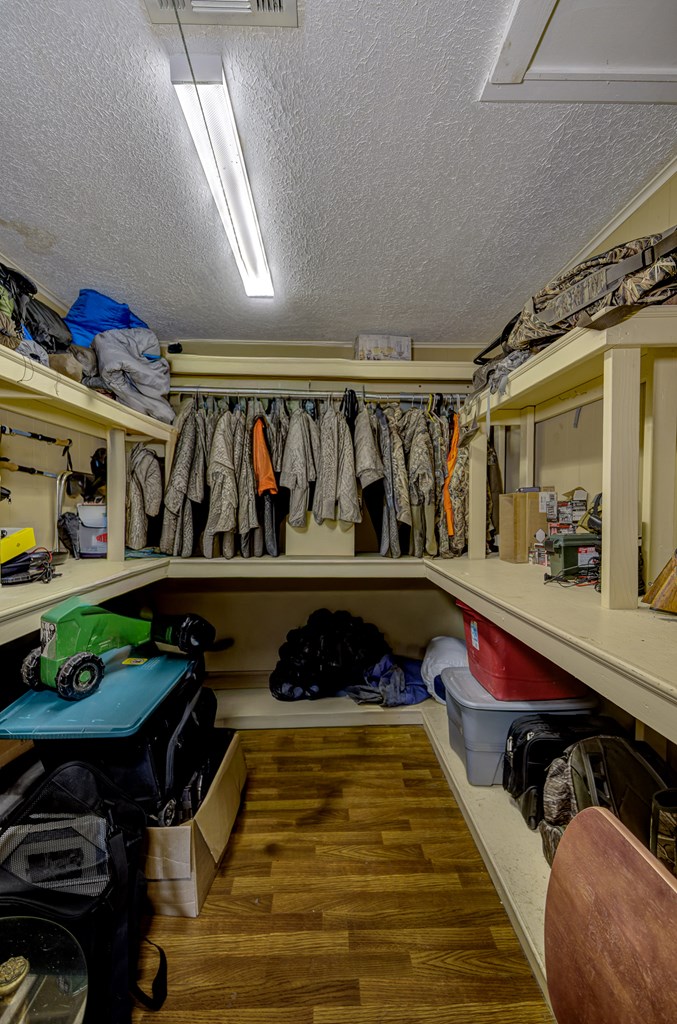 300 Wells Property Photo 15