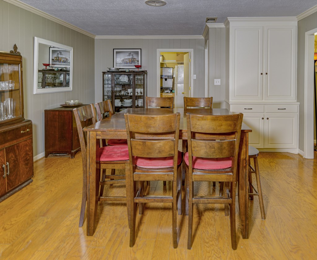 300 Wells Property Photo 16