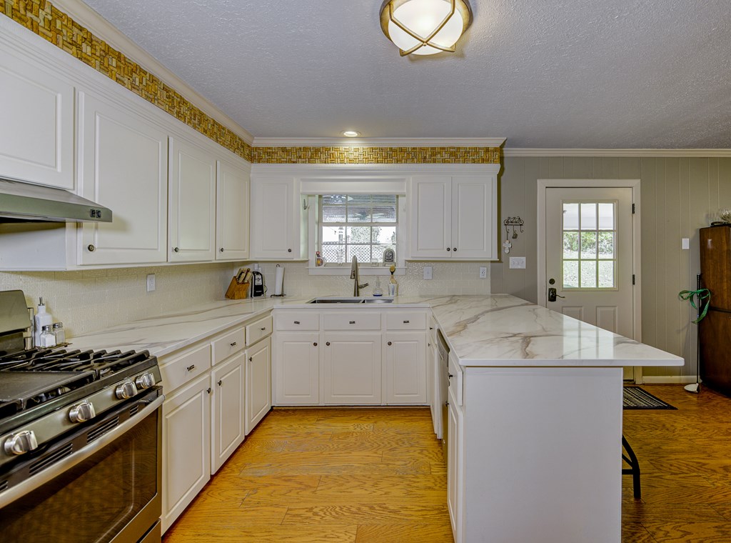 300 Wells Property Photo 17