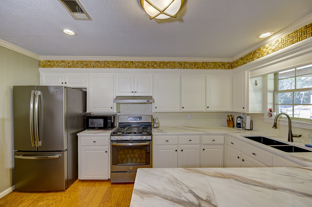 300 Wells Property Photo 18