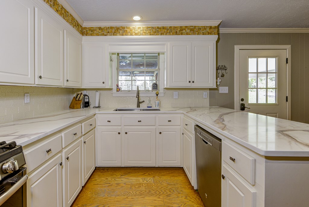 300 Wells Property Photo 19