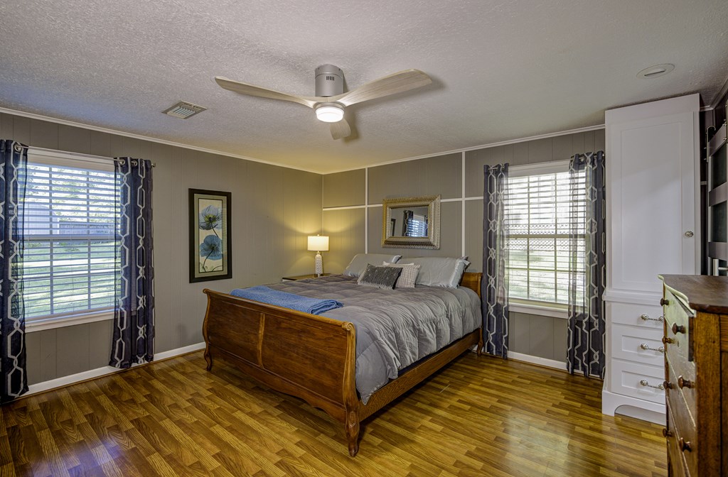 300 Wells Property Photo 23