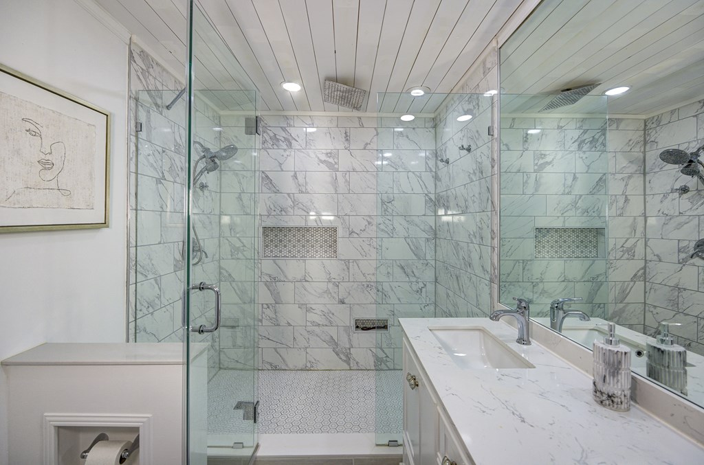 300 Wells Property Photo 26