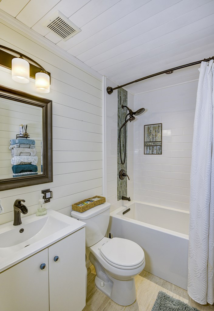 300 Wells Property Photo 34