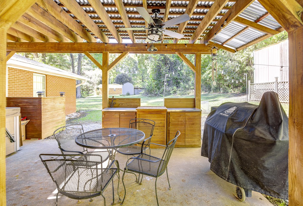 300 Wells Property Photo 37