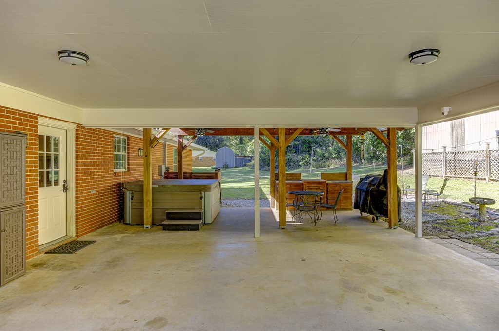 300 Wells Property Photo 38