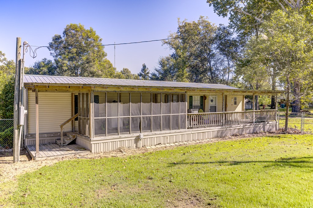 156 Pine Tree Property Photo 3