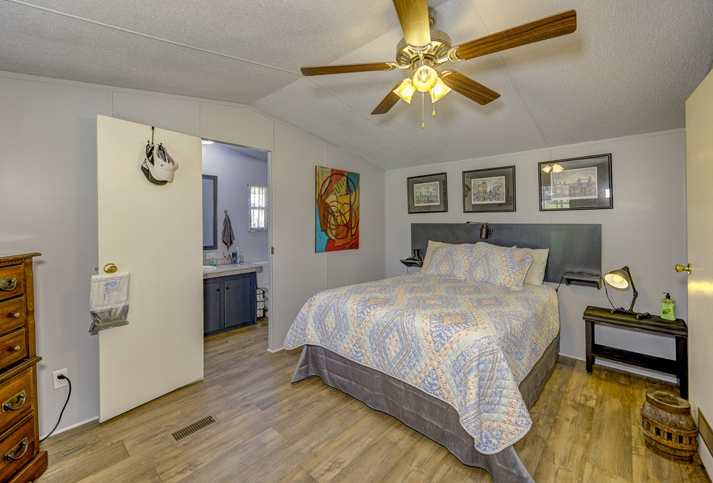 156 Pine Tree Property Photo 18