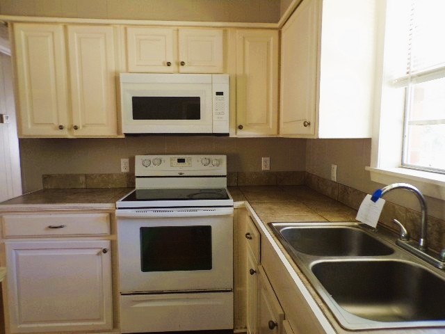 4 Alexander Rd Property Photo 18