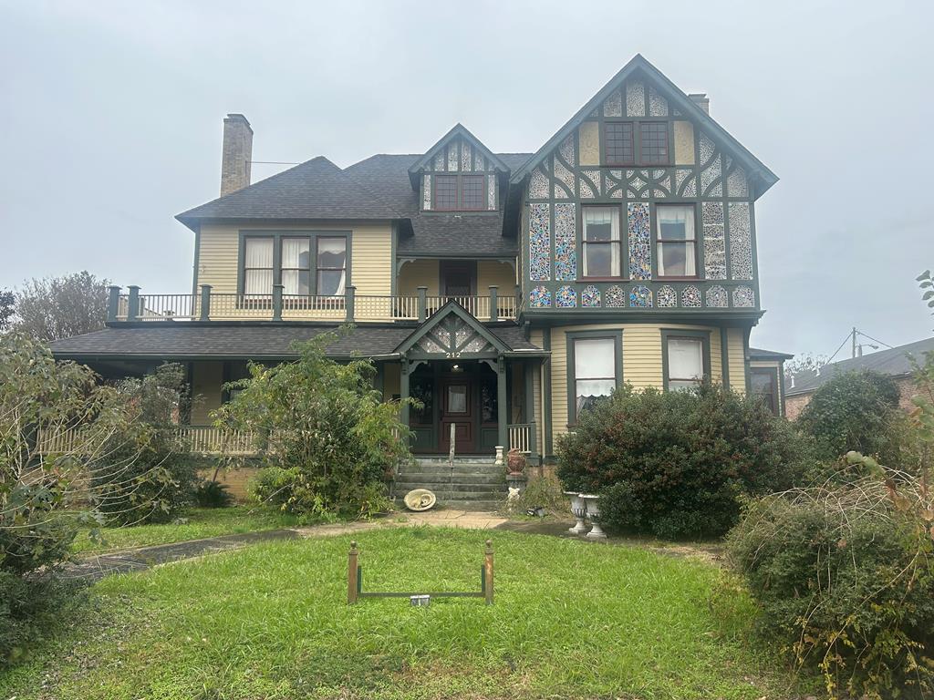 212 Walnut Street Property Photo 1