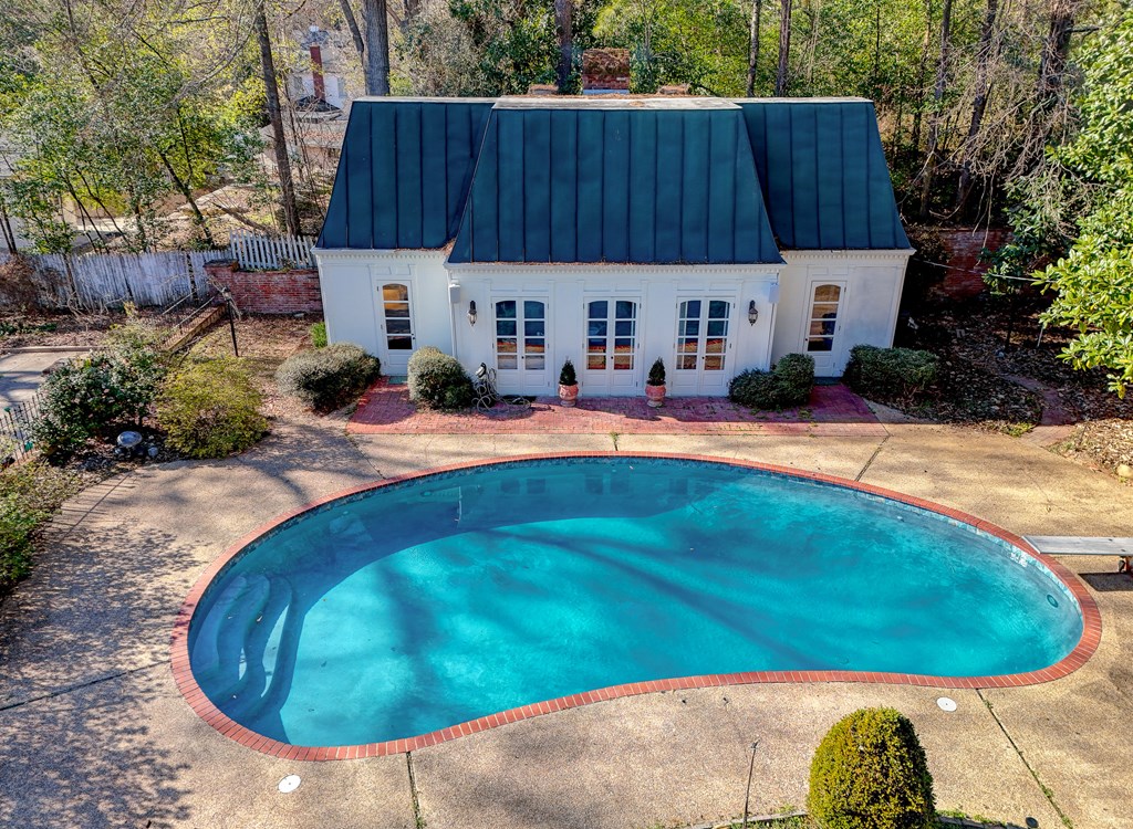 8 Glenwood Circle Property Photo 2