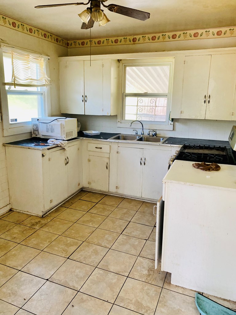 1417 East Ave Property Photo 4