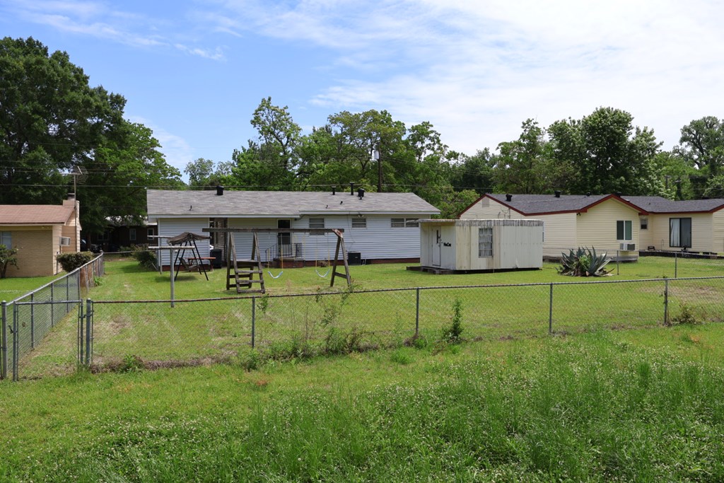 110 Short Property Photo 4