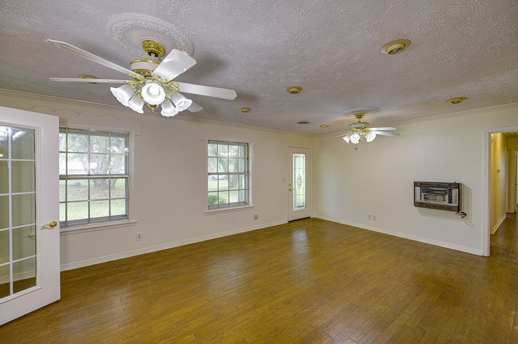412 Allen Pl Property Photo 4