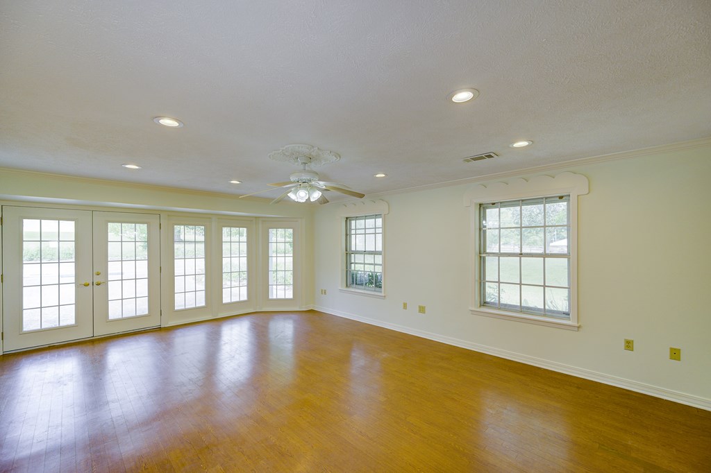 412 Allen Pl Property Photo 16