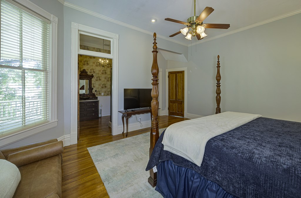 2234 Drummond Street Property Photo 10