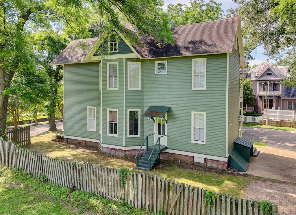 2234 Drummond Street Property Photo 44