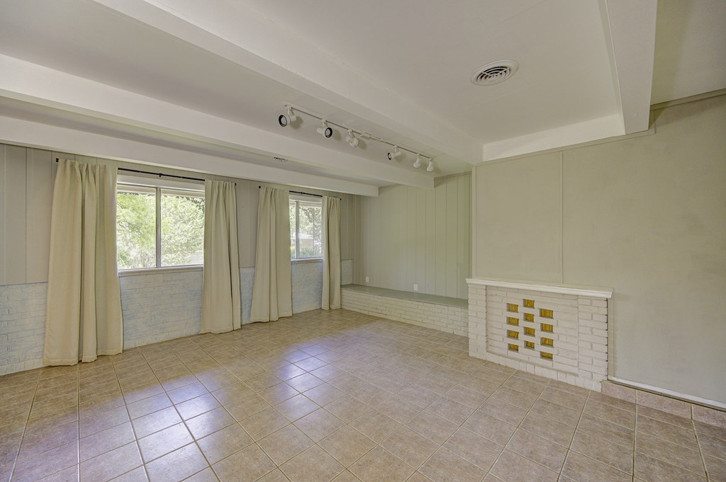110 Bellaire Dr Property Photo 18